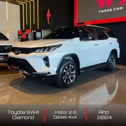 TOYOTA HILUX SW4 2.8 D-4D TURBO DIESEL DIAMOND 7L 4X4 AUTOMÁTICO